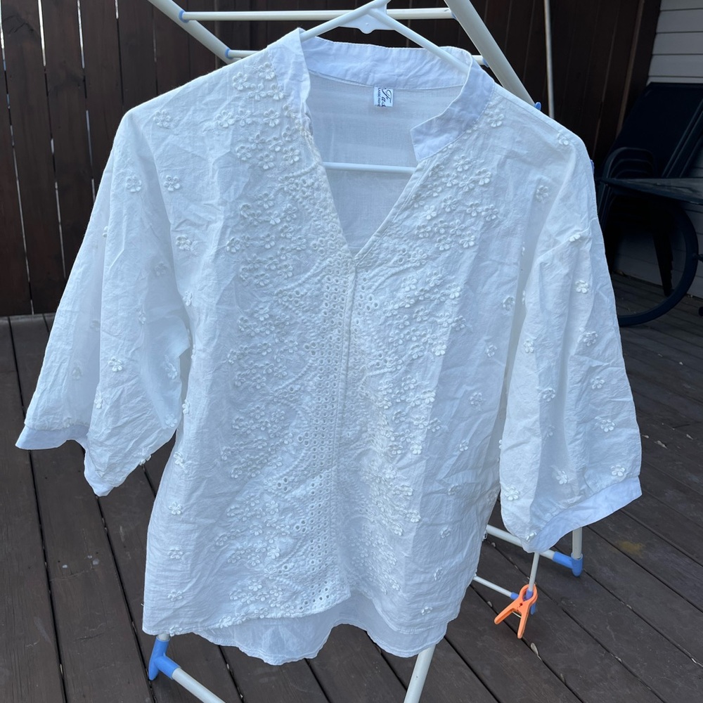Fashion Classic - White Eyelet cotton floral boho Shirt. Women's small - medium - Picture 8 of 9